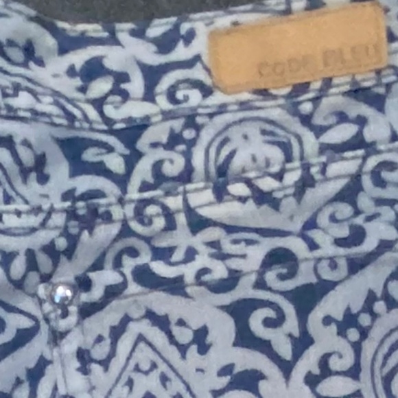 Code Bleu Aimee 10/29 Denim Blue Crop Unique Patterned Slimming 24” Inseam - Picture 9 of 9